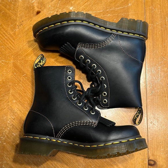 Women’s Dr. Martens Boots 1460 Pascal Abruzzo Kiltie Fringe Black Leather Size 5